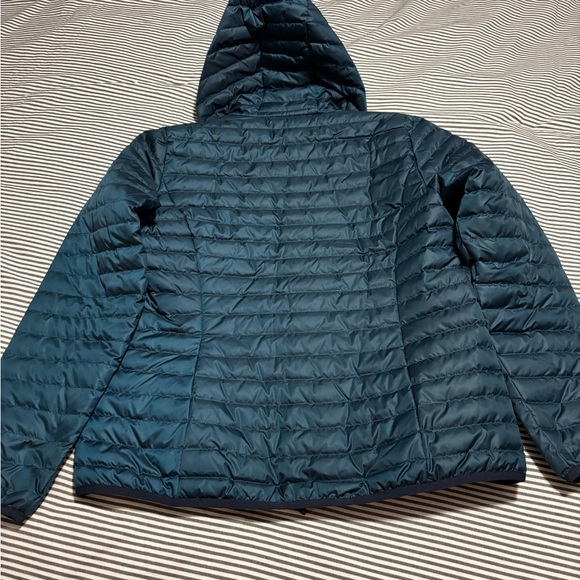 Eddie Bauer Women’s Quilted Puffer Jacket - peacock - Picture 6 of 7